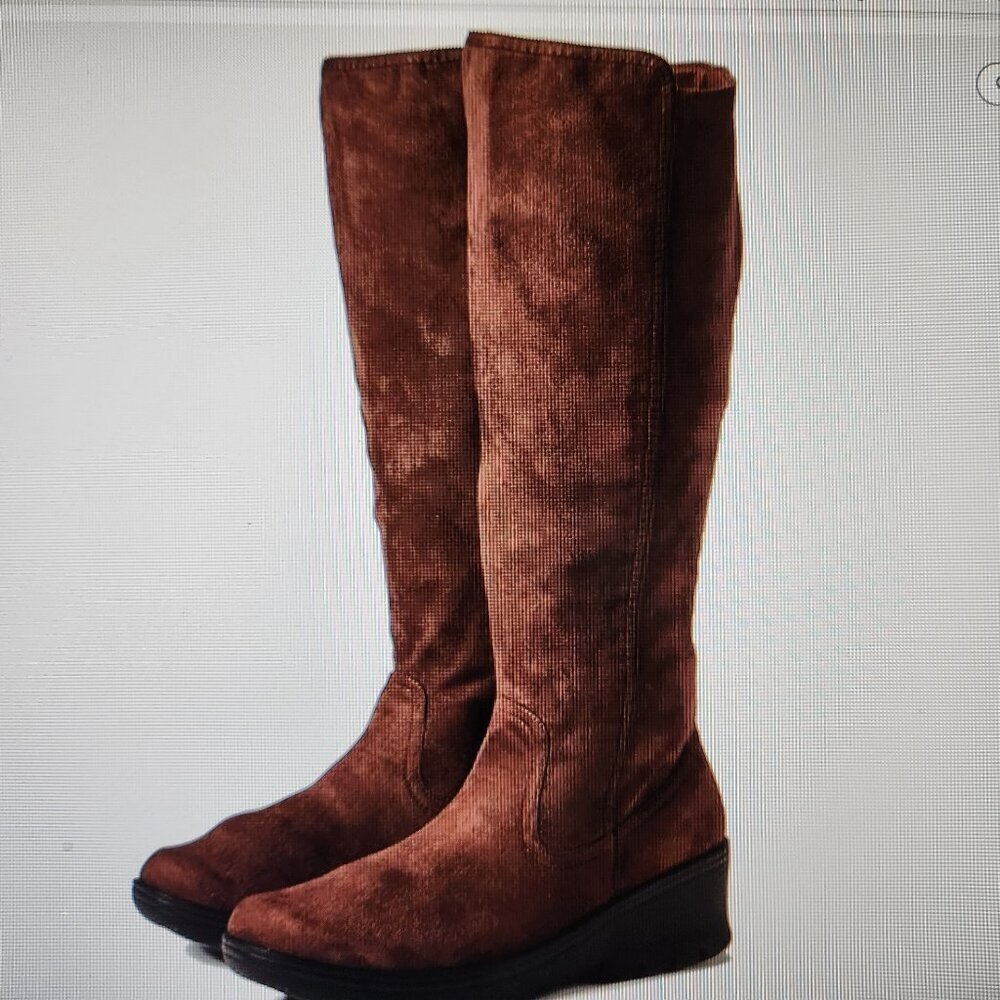 BZEES "Brandy" brown Zip up boots. NWOT. Size 6